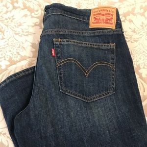 Levi’s boyfriend jeans